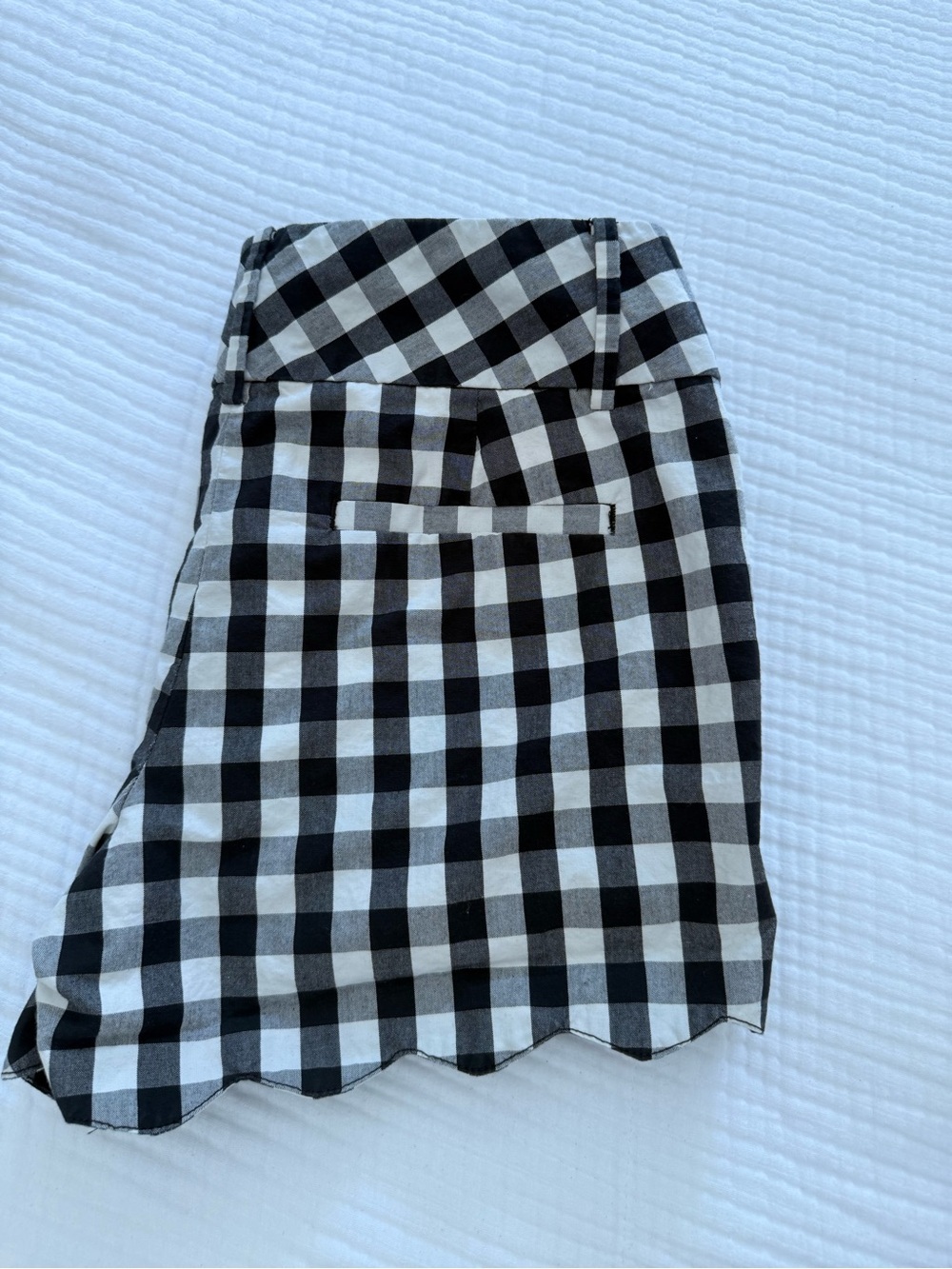 Ann Taylor Black & White Gingham Scallop Hem Women’s Shorts - Picture 3 of 4